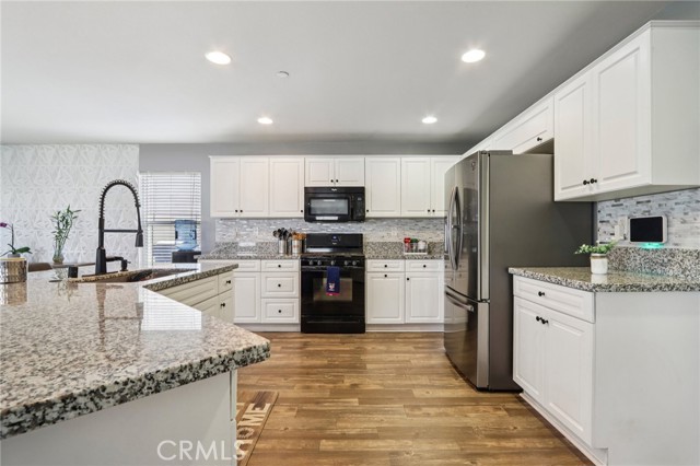 Detail Gallery Image 9 of 28 For 37522 Citron Pl, Palmdale,  CA 93551 - 4 Beds | 2/1 Baths