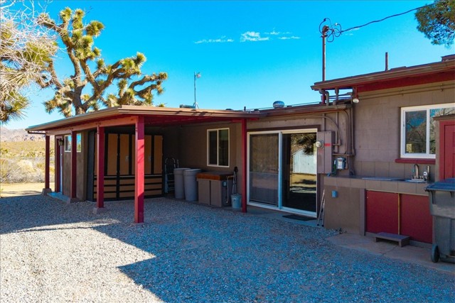 8427 Rock Haven Road, Joshua Tree CA: https://media.crmls.org/medias/5e3ca327-aee2-474f-ac80-31436b236a2e.jpg