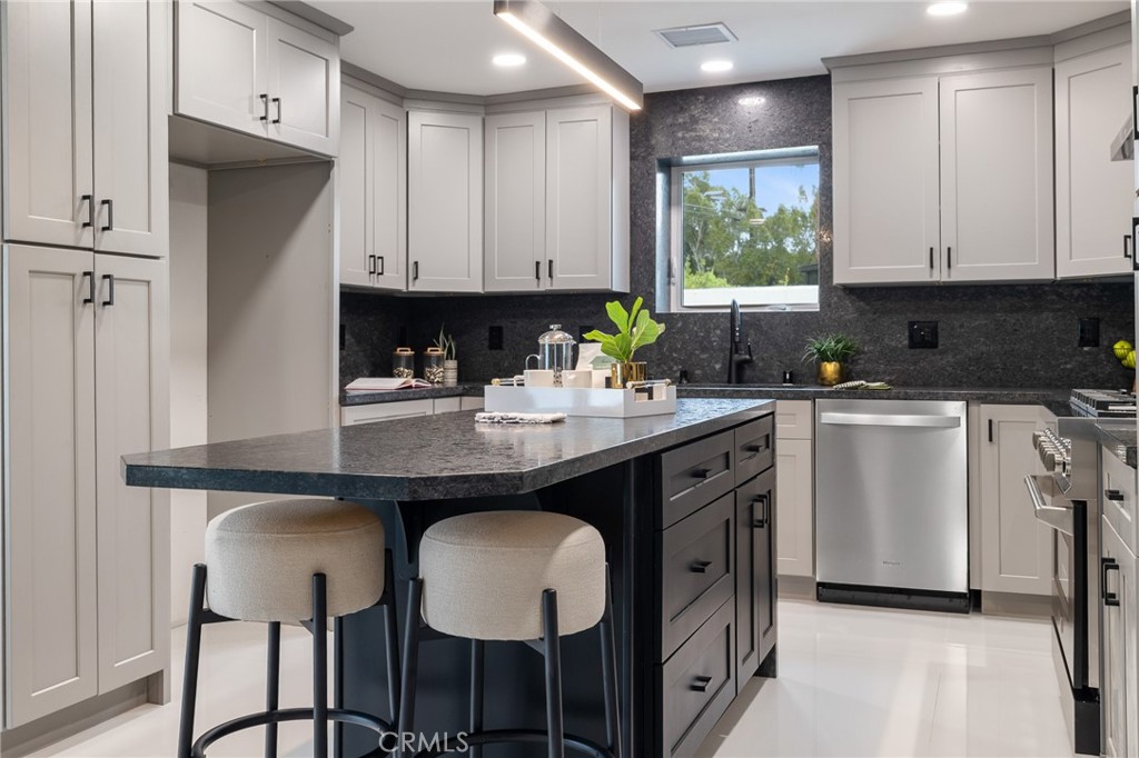 MLS #SR25265594 image #10