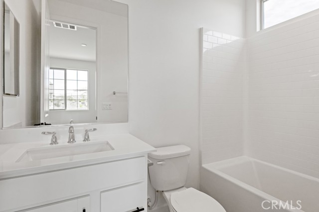 17744 Mcdowell Valley Drive, Riverside CA: https://media.crmls.org/medias/5e3d1c03-8335-4c25-b631-00bdb9d6b6be.jpg