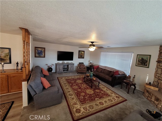21291 Ramona Avenue, Apple Valley CA: https://media.crmls.org/medias/5e3d3aac-1bf9-4865-9749-ad6ced5a4f32.jpg