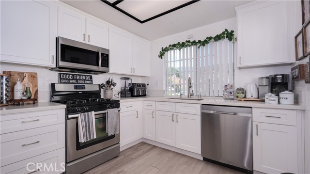 19450 Sweetwood Lane, Lake Elsinore CA: https://media.crmls.org/medias/5e3d7849-e1b5-4a7a-9ace-58e449647635.jpg