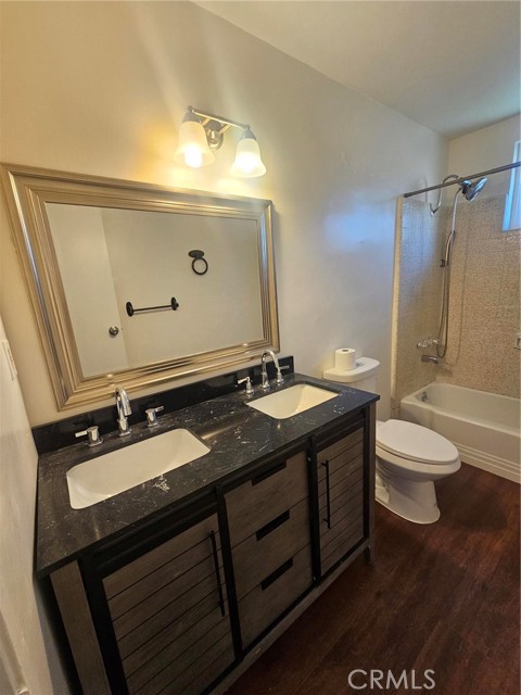 1214 E Broadway, Glendale CA: https://media.crmls.org/medias/5e3ddbb4-90a1-4972-908b-eeea0e145acd.jpg