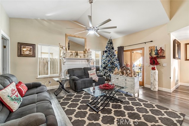 Detail Gallery Image 5 of 25 For 2372 Ironwood, Madera,  CA 93637 - 4 Beds | 3 Baths