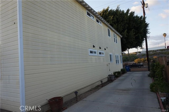 Detail Gallery Image 3 of 11 For 1770 1772 W 22nd St, Los Angeles,  CA 90007 - – Beds | – Baths