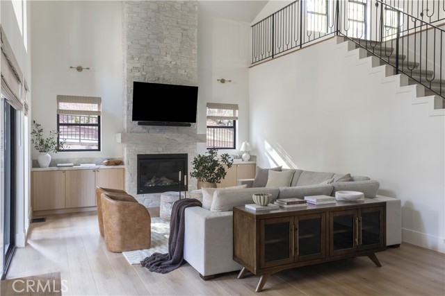 Detail Gallery Image 3 of 29 For 481 Bay View Ct, Lake Arrowhead,  CA 92352 - 4 Beds | 3/1 Baths