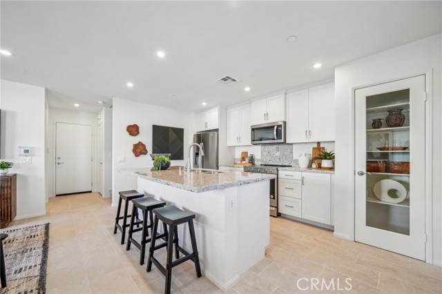 Detail Gallery Image 10 of 34 For 16163 Lumia Way, Fontana,  CA 92336 - 4 Beds | 2/1 Baths