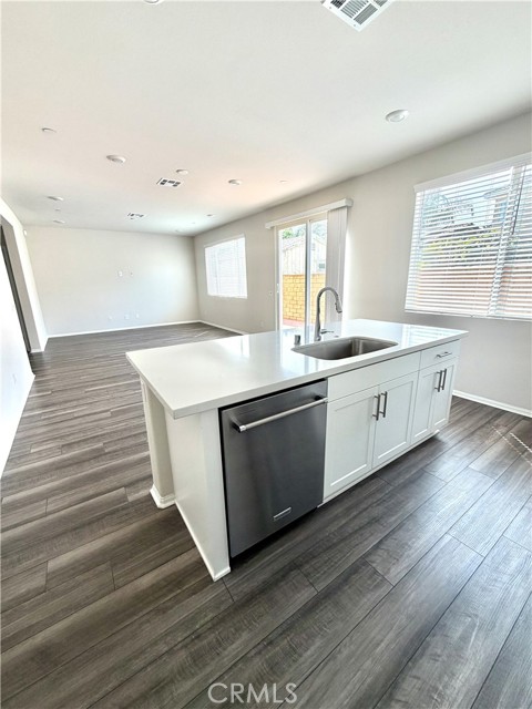 Detail Gallery Image 5 of 16 For 2872 Schmidt Privado, Ontario,  CA 91761 - 3 Beds | 2/1 Baths