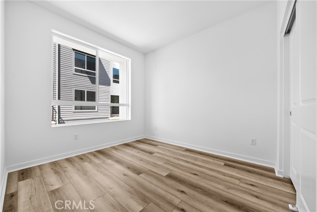 Detail Gallery Image 13 of 28 For 9423 N Sepulveda Blvd. #2,  North Hills,  CA 91343 - 3 Beds | 3 Baths