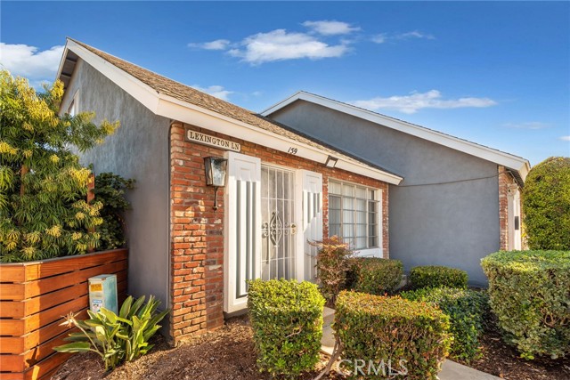 Detail Gallery Image 2 of 19 For 159 Lexington Ln, Costa Mesa,  CA 92626 - 1 Beds | 1/1 Baths