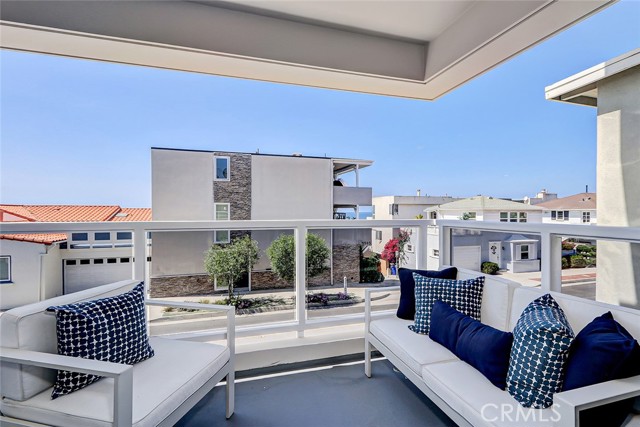 3302 Manhattan Avenue, Manhattan Beach, California 90266, 2 Bedrooms Bedrooms, ,2 BathroomsBathrooms,Residential,Sold,Manhattan,SB23167396
