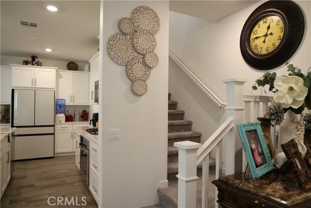 Detail Gallery Image 9 of 28 For 16255 Castello #2,  Fontana,  CA 92336 - 4 Beds | 2/1 Baths