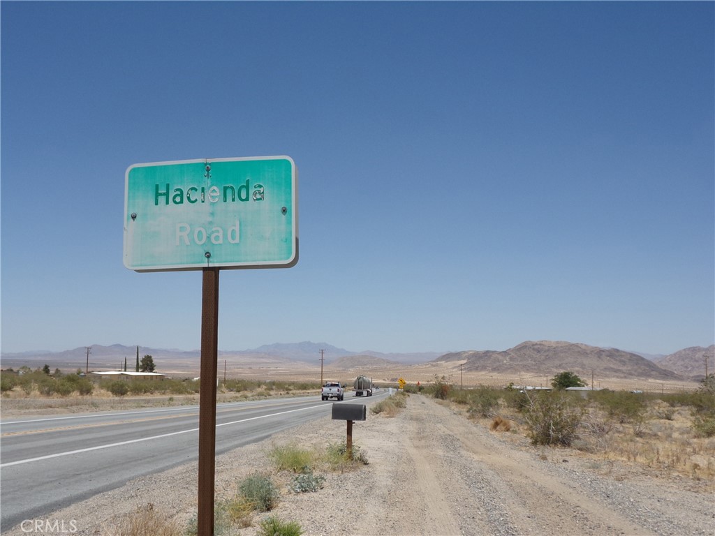 https://media.crmls.org/medias/5e423ee0-6ac9-447d-9207-deb354589c82.jpg?preset=X-Large