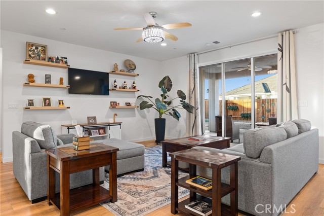 Detail Gallery Image 12 of 51 For 7702 Canyon Trail Ave, Bakersfield,  CA 93313 - 4 Beds | 2/1 Baths