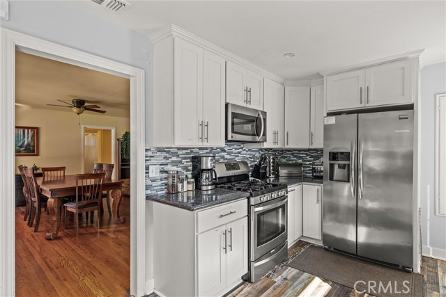 Detail Gallery Image 16 of 53 For 225 W 12th St, Chico,  CA 95928 - 3 Beds | 3 Baths