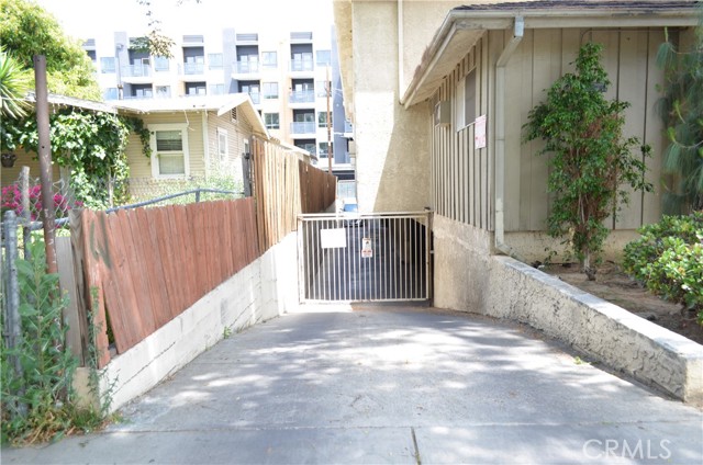 7028 Alabama Avenue, Canoga Park CA: https://media.crmls.org/medias/5e447de2-3429-420c-8e7d-68791d02d31e.jpg
