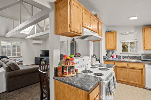 316 W Sacramento Avenue, Chico CA: https://media.crmls.org/medias/5e452ff6-7a3e-4909-984a-ab0be9551a7d.jpg
