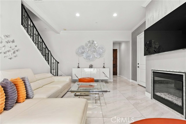 Detail Gallery Image 20 of 69 For 6920 Valmont #5,  Tujunga,  CA 91042 - 4 Beds | 3 Baths