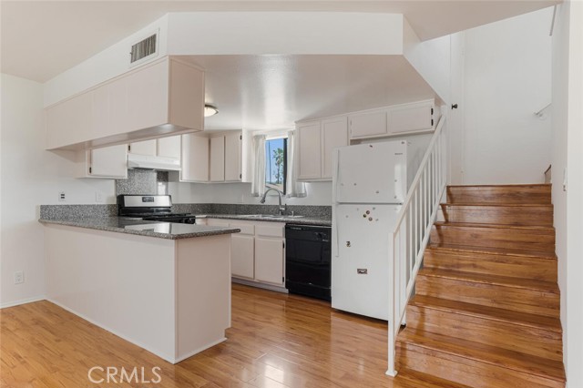 Detail Gallery Image 8 of 22 For 1129 Linden Ave #5,  Glendale,  CA 91201 - 2 Beds | 1/1 Baths