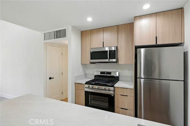 8601 International Avenue, Canoga Park CA: https://media.crmls.org/medias/5e482517-9c34-4389-b492-aa16020d9ff7.jpg