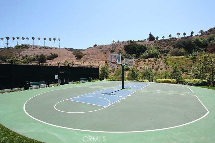 https://media.crmls.org/medias/5e4862c9-99e5-452b-a358-c61535f1dec1.jpg?preset=X-Large