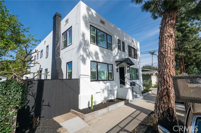 415 W Pine Street, Santa Ana CA: https://media.crmls.org/medias/5e486f8d-c00e-4c71-91e7-a2d3d28b5f03.jpg