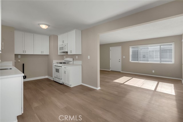 217 E 221st, Carson CA: https://media.crmls.org/medias/5e49af7f-77ce-4374-9a51-3fedcef25af9.jpg