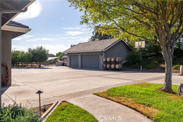 Detail Gallery Image 4 of 71 For 1991 Circle B Rd, Paso Robles,  CA 93446 - 5 Beds | 3 Baths