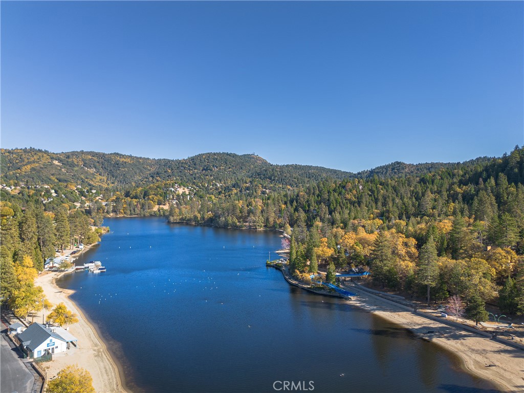 https://media.crmls.org/medias/5e4ad887-6ef3-4fb9-9ccf-985de9d05585.jpg?preset=X-Large