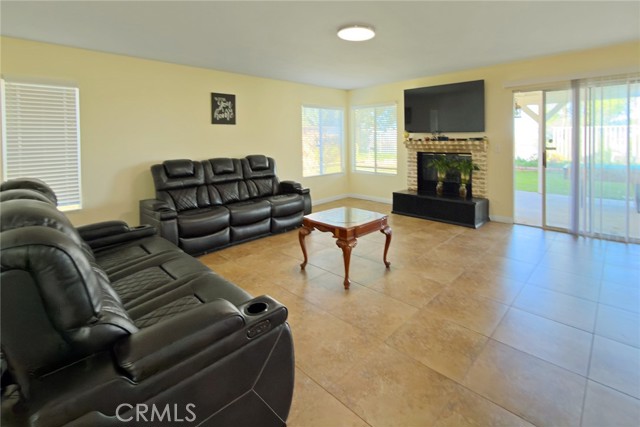 Detail Gallery Image 17 of 55 For 1215 Date Palm Dr, Palmdale,  CA 93551 - 4 Beds | 3 Baths