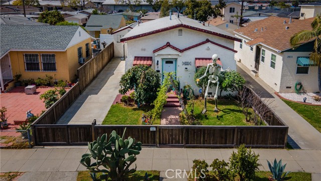 2471 Hayes Avenue, Long Beach, California 90810, 2 Bedrooms Bedrooms, ,1 BathroomBathrooms,Single Family Residence,For Sale,Hayes,SR24058906