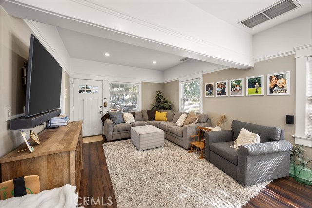 Detail Gallery Image 5 of 42 For 236 W 1st St, San Dimas,  CA 91773 - 3 Beds | 2 Baths