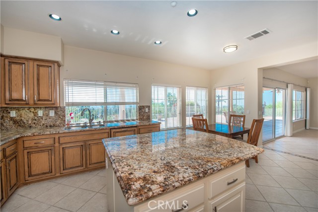 28817 Terrace Drive, Highland CA: https://media.crmls.org/medias/5e4d6525-a7c7-4183-aa97-2b974f2868e8.jpg