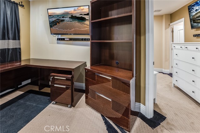 23123 Oxnard Street, Woodland Hills CA: https://media.crmls.org/medias/5e4dbb9e-5cba-43d8-a821-4e29f57c47a8.jpg