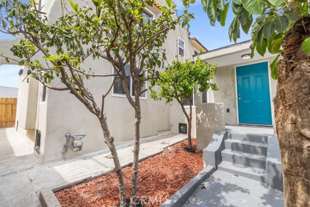 Detail Gallery Image 4 of 65 For 1521 N Bonnie Beach, Los Angeles,  CA 90063 - 5 Beds | 2/1 Baths