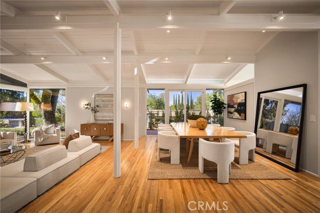 Detail Gallery Image 5 of 51 For 4750 Poe Ave, Woodland Hills,  CA 91364 - 4 Beds | 4 Baths