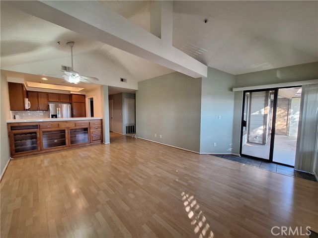 Detail Gallery Image 3 of 18 For 2559 Plaza Del Amo #304,  Torrance,  CA 90503 - 2 Beds | 2 Baths