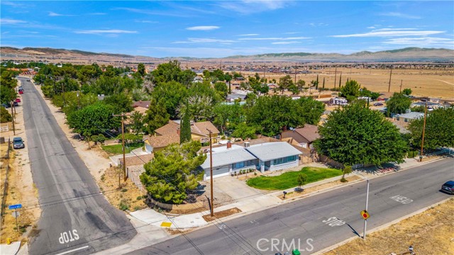 Detail Gallery Image 4 of 36 For 42707 52nd St, Lancaster,  CA 93536 - 3 Beds | 2 Baths
