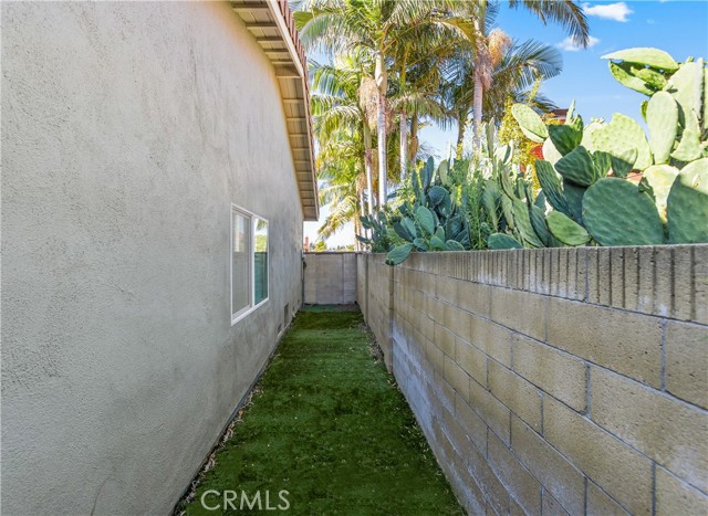 5732 Anthony Ave, Garden Grove CA: https://media.crmls.org/medias/5e516fd4-7445-4be0-8c29-08f121d30cb2.jpg