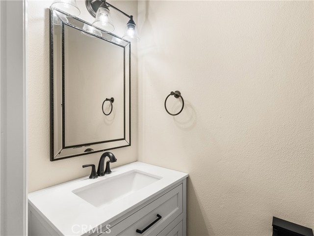 Detail Gallery Image 12 of 46 For 19905 Keswick, Huntington Beach,  CA 92646 - 3 Beds | 2/1 Baths
