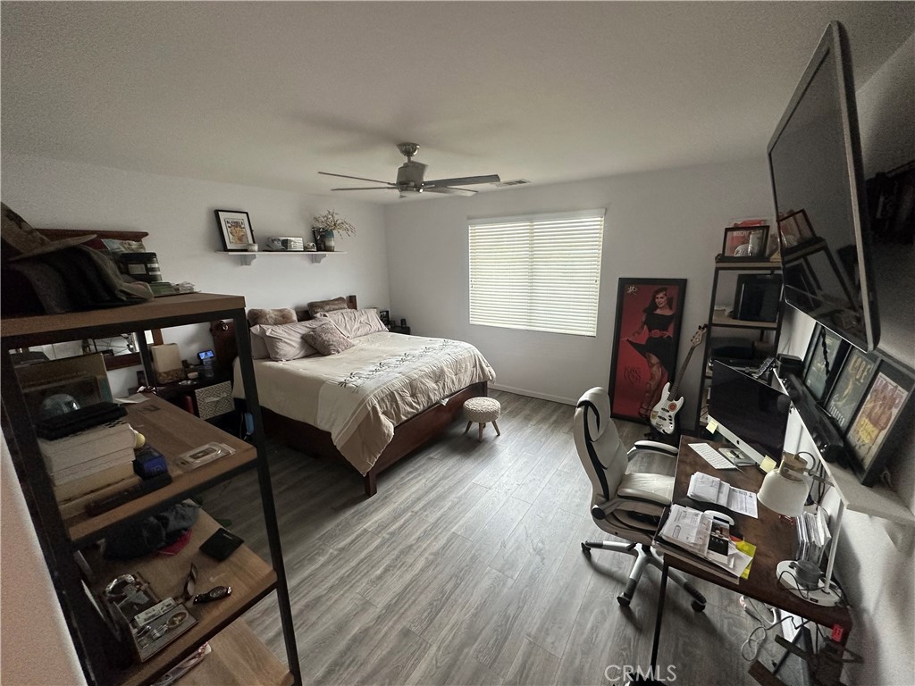 https://media.crmls.org/medias/5e5352ee-58ab-4976-879d-47ff133f4802.jpg?preset=X-Large