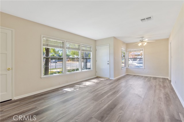 Detail Gallery Image 4 of 25 For 18641 Linnet St, Tarzana,  CA 91356 - 2 Beds | 2 Baths