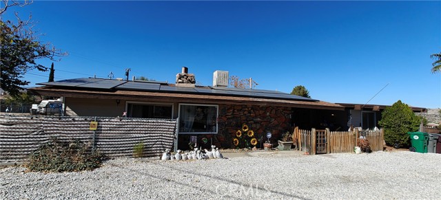 Detail Gallery Image 1 of 18 For 7490 Barberry Ave, Yucca Valley,  CA 92284 - 3 Beds | 2 Baths