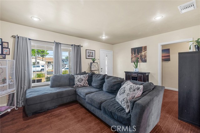 8054 Rhodes Avenue, North Hollywood CA: https://media.crmls.org/medias/5e568d9b-5cd3-48fe-b73a-b0affe46b5c4.jpg