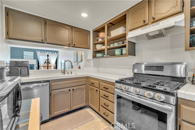 Detail Gallery Image 18 of 50 For 21040 Parthenia #25,  Canoga Park,  CA 91304 - 2 Beds | 2/1 Baths