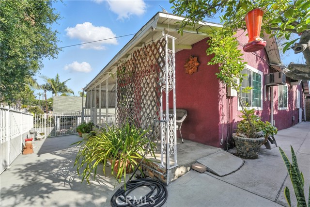 2718 E 7th Street, Los Angeles CA: https://media.crmls.org/medias/5e583c31-c538-4f4f-af5f-c5f139bc4794.jpg