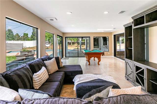 419 Marcia Street, Redlands CA: https://media.crmls.org/medias/5e58cb4b-99c5-4a65-8d4f-ce0d805dd220.jpg