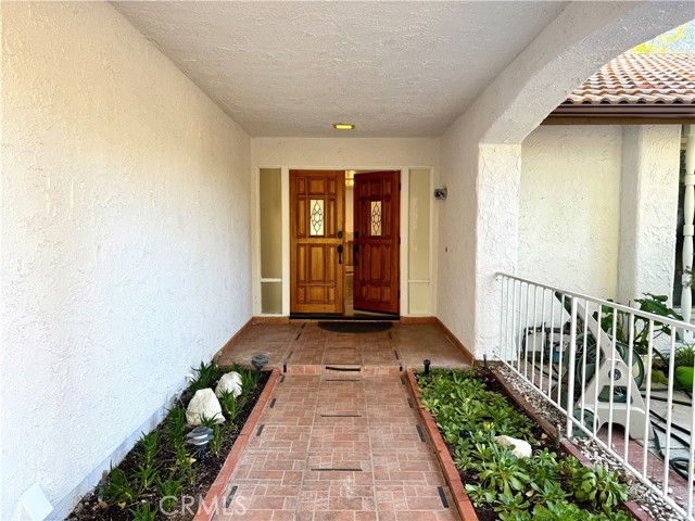 Detail Gallery Image 4 of 14 For 12839 Mclennan Ave, Granada Hills,  CA 91344 - 4 Beds | 2 Baths