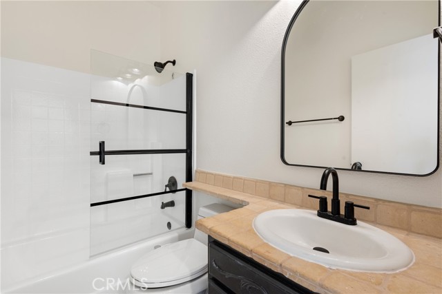 1 Overture Lane, Aliso Viejo CA: https://media.crmls.org/medias/5e5997ff-8ed5-4362-a06d-52e03ac439a8.jpg