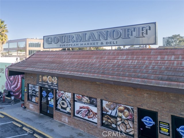 15602 Ventura Boulevard, Encino CA: https://media.crmls.org/medias/5e5b06aa-9279-48dd-af94-dbe42fdcedce.jpg